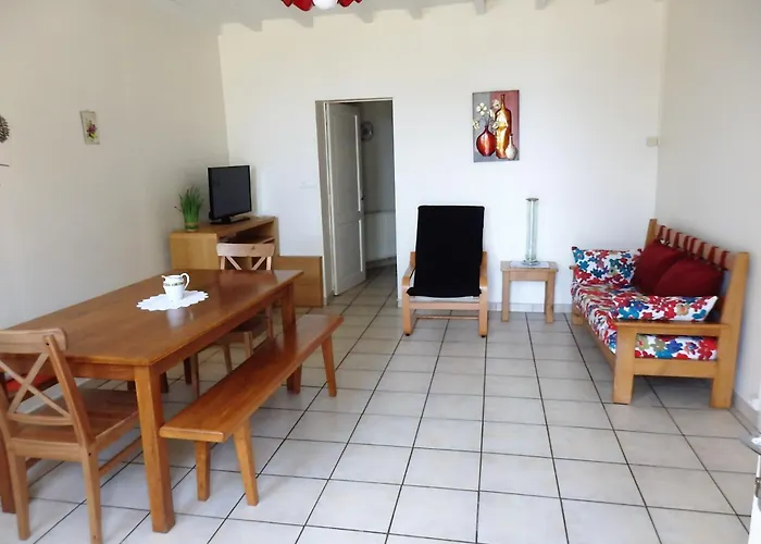 Domaine De Laroque Lou Maisouet Casa vacanze